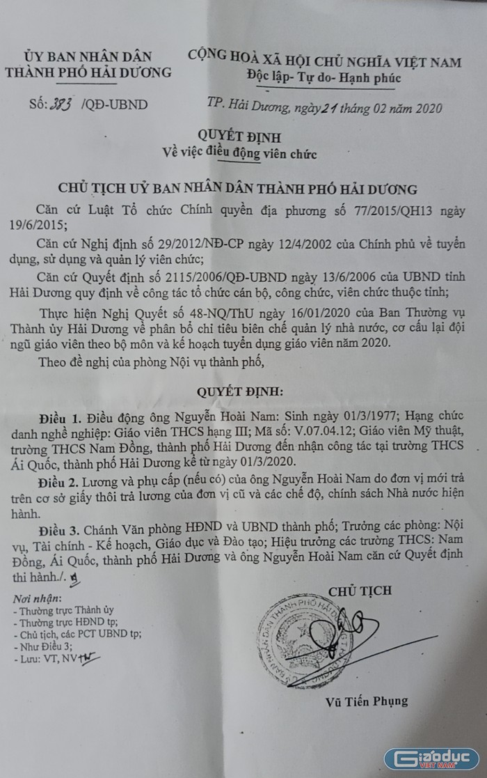 Ngày 21 tháng 2 năm 2010, ông Vũ Tiến Phụng đã ký quyết định điều chuyển giáo viên Nguyễn Hoài Nam sang trường Ái Quốc với chức danh nghề nghiệp là Giáo viên Mỹ thuật.