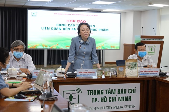 Trưởng Ban Quản lý An toàn Thực phẩm Thành phố Hồ Chí Minh - bà Phạm Khánh Phong Lan trong buổi họp báo ngày 1/9. Ảnh: Trung tâm báo chí Thành phố Hồ Chí Minh.