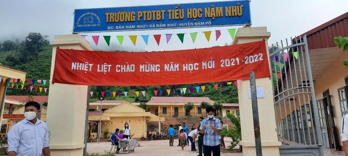 Trường Phổ thông dân tộc bán trú Tiểu học Nậm Nhừ đón học sinh năm học 2021 -2022.