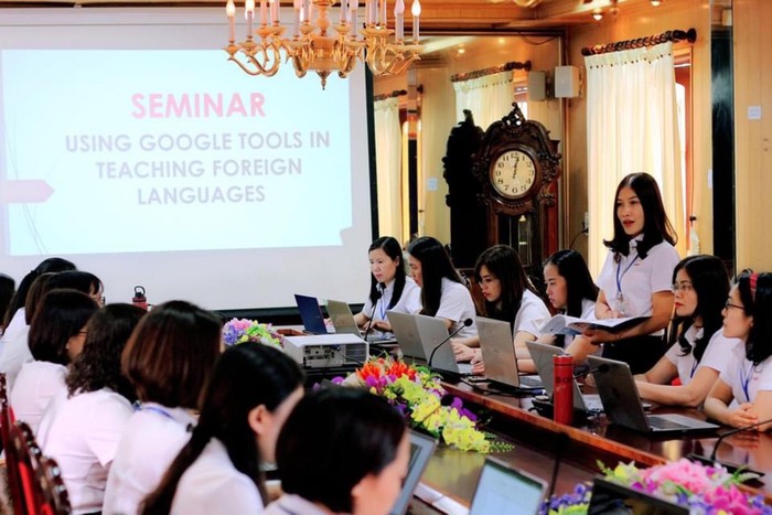 Một buổi Seminar ở Đại học Sao Đỏ.