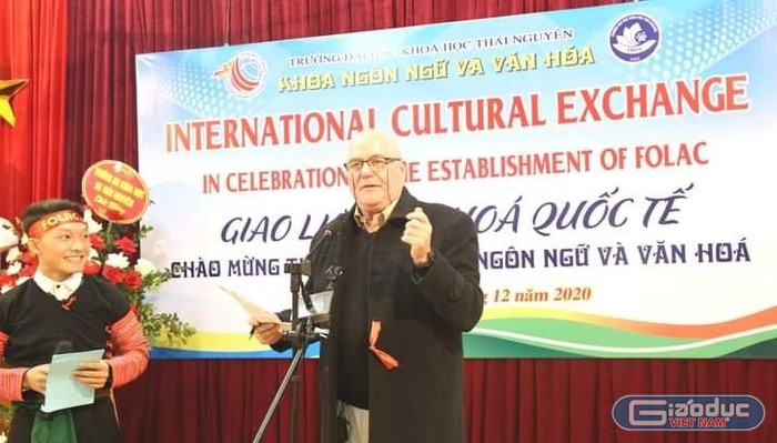 Cháng A Tòng làm MC cho sự kiện giao lưu văn hóa quốc tế. Ảnh: Nhân vật cung cấp
