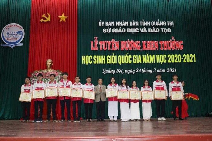 Từ những năm gian khó, phong trào học tập của học sinh Quảng Trị đã có nhiều thành tựu đáng tự hào. Ảnh: Sở Giáo dục và Đào tạo Quảng Trị.