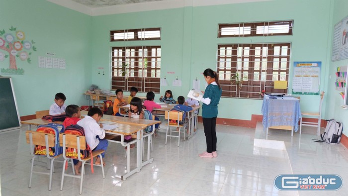 Lớp học ghép ở Trường Tiểu học Ba Nang - Đakrông, địa bàn khó khăn nhất tỉnh Quảng Trị. Ảnh: Lại Cường