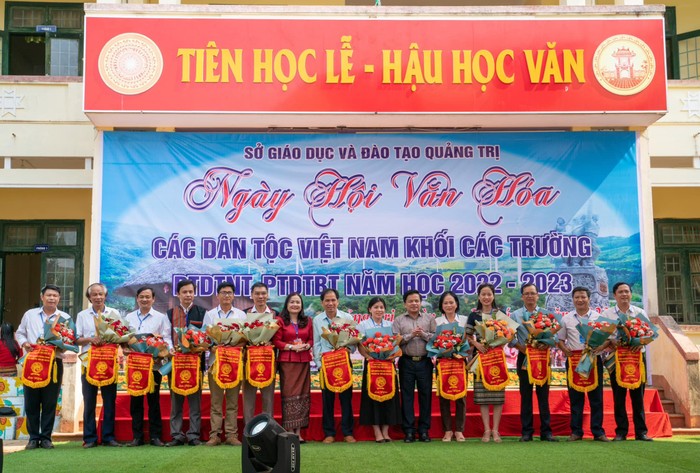 Các đơn vị trường tham gia ngày hôi Ngày hội văn hóa các dân tộc Việt Nam. Ảnh: Sở Giáo dục và Đào tạo Quảng Trị