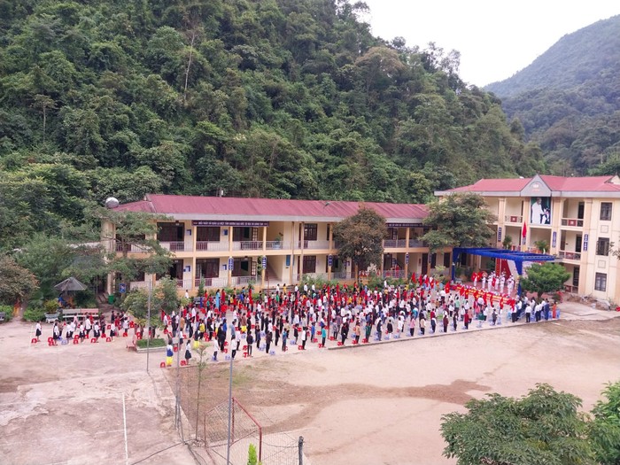 Ngày khai giảng ở Phổ thông bán trú Tiểu học Pa Vệ Sử (Mường Tè, Lai Châu). Ảnh: Thầy cô giáo cung cấp