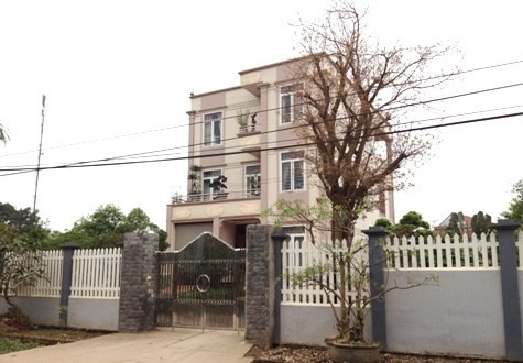 Ngôi nhà đồ sộ của Trưởng ban Tổ chức huyện ủy Tam Nông.