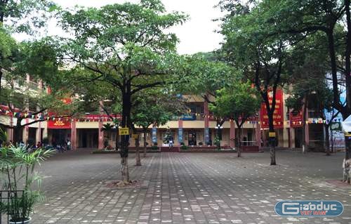 Sân trường Trường tiểu học Khương Mai với hơn 1.700 học sinh. Ảnh: Phan Thiên
