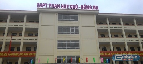 Việc làm của Ban giám hiệu Trường THPT Phan Huy Chú đang gây bức xúc cho học sinh. Ảnh: Phan Thiên