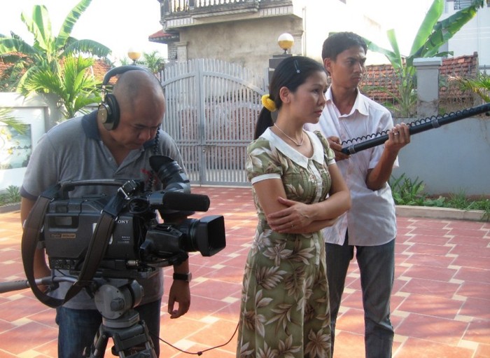 Nữ đạo diễn Thiện Đoan chia sẻ: “Ngày đầu, chúng tôi gặp mẹ của Tình nhưng có lẽ bà đã chai dần với những cuộc hẹn gặp với giới truyền thông bởi kể nhiều, viết nhiều, cho tới giờ phút này con bà vẫn chưa được sống theo đúng nghĩa là một người vô tội. Ra tù nhưng Tình vẫn không có bất cứ một giấy tờ tùy thân nào, ngay cả một tấm Chứng minh nhân dân chứng minh quyền công dân cũng không có. Nhưng có lẽ chính tấm chân tình của những người trong đoàn làm phim đã thuyết phục họ. Chúng tôi đã tìm thấy ở nhau sự đồng cảm lớn”.