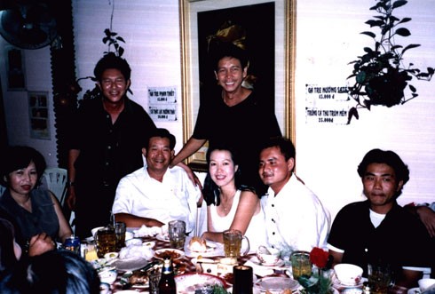 Ngoài đóng phim, Đơn Dương còn cùng anh đồng hao là đạo diễn Lê Cung Bắc mở nhà hàng mang tên Nhà Tôi.