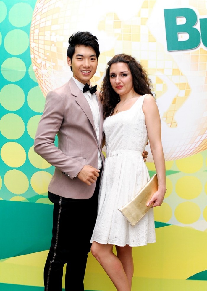 Người mẫu Trương Nam Thành và Elena Hrítova Hadzihristova, số báo danh 07