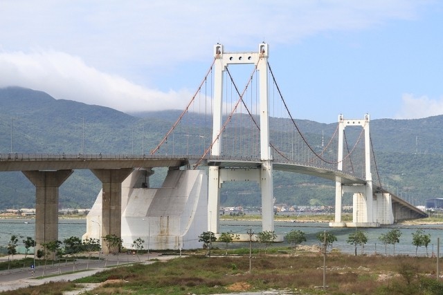 Được khánh thành vào tháng 7/2009, cầu Thuận Phước (Đà Nẵng) được xem là cầu dây võng dài nhất Việt Nam (dài hơn 1.800m), nằm ở cửa sông Hàn, là điểm nối quan trọng trong tuyến hành lang kinh tế Đông Tây.