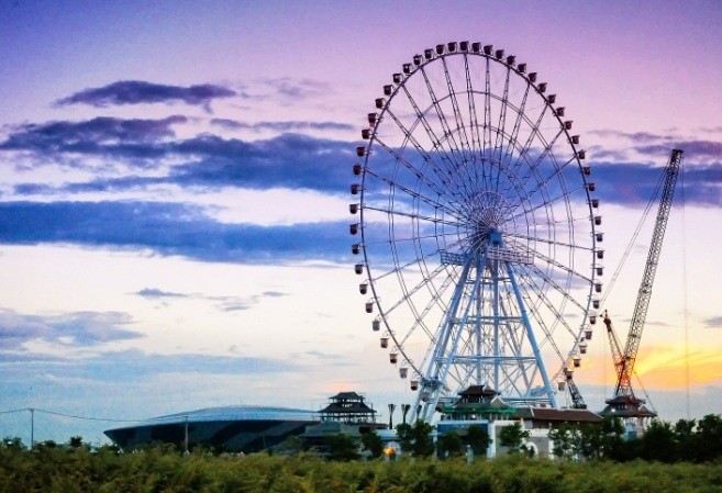 Người dân Đà Nẵng hoàn toàn có quyền tự hào khi nhắc đến “Vòng quay mặt trời – Sun Wheel” như cách mà những công dân thế giới luôn nói về The London Eye (London, Anh), Singapore Flyer (Singapore), Beijing Great Wheel (Bắc Kinh, Trung Quốc), The Texas Star ( Taxas, Mỹ) hay Big – O (Nhật Bản).