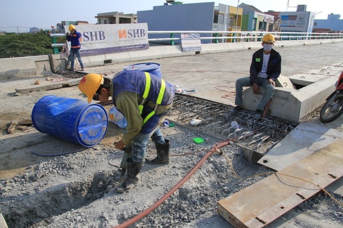 Dự kiến Tết Nguyên đán Ất Mùi năm nay, có nhiều công nhân &quot;ăn tết&quot; trên công trình này để đảm bảo đúng tiến độ...