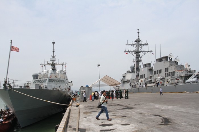 Hai tàu Hải quân Hoa Kỳ cập cảng Tiên Sa...