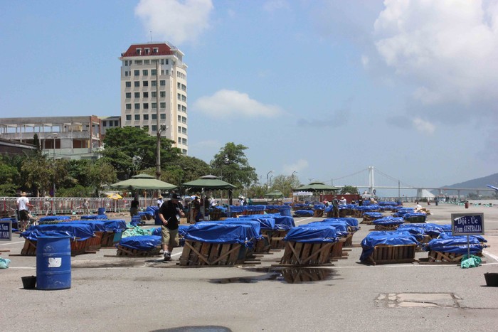 Với chủ đề “Đà Nẵng-Bản giao hưởng sắc màu”, Cuộc thi trình diễn pháo hoa quốc tế Đà Nẵng 2015 với sự tham gia của 05 đội đến từ 05 cường quốc pháo hoa trong các cuộc thi trên thế giới: Nam Phi, Hoa Kỳ, Úc, Ba Lan và đội Đà Nẵng-Việt Nam.