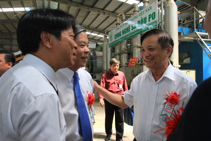 Lãnh đạo Bộ Tài nguyên &amp; Môi trường, lãnh đạo TP.Đà Nẵng dự lễ khánh thành. Đây là doanh nghiệp tiên phong trong cả nước ứng dụng công nghệ xử lý triệt để 100% chất thải rắn đồng thời sản xuất ra những sản phẩm nhiên liệu tái tạo mà không gây ô nhiễm thứ cấp ra môi trường.