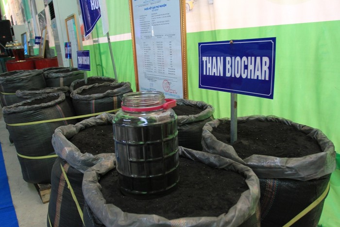 Than Biochar được chế biến từ rác thải...