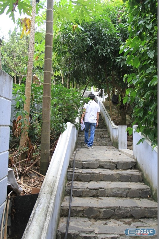 Theo người dân nơi đây cho biết, trong thời gian xây dựng (khoảng 5 năm), đại gia Quang đã tạo công ăn việc làm cho hàng trăm lao động địa phương. Ông Quang cũng hứa là sau khi khánh thành thì sẽ làm khu du lịch tâm linh và cho người dân địa phương vào buôn bán đồ lưu niệm mà không lấy phí...