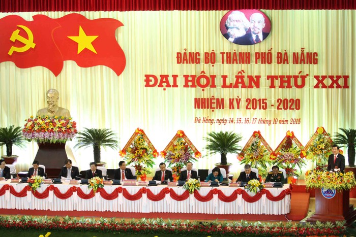 Trong nhiệm kỳ 2015 - 2020, Đảng bộ TP Đà Nẵng xác định mục tiêu tổng quát là xây dựng Đảng bộ trong sạch, vững mạnh, giữ vững ổn định chính trị, phát huy dân chủ và sức mạnh đồng thuận, năng động, sáng tạo, huy động mọi nguồn lực xây dựng và phát triển thành phố Đà Nẵng trở thành một trong những đô thị lớn của cả nước, là trung tâm kinh tế, văn hoá - xã hội, động lực phát triển của khu vực miền Trung - Tây Nguyên. Ảnh Thủy Linh