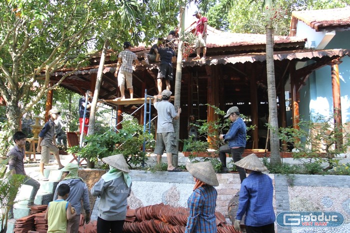 Theo quyết định của UBND quận Liên Chiểu thì ông Quang phải khôi phục lại tình trạng ban đầu trên khu đất rừng, tổng diện tích là 1.411 m2 mà ông đã có hành vi vi phạm tự ý chuyển mục đích sử dụng để xây dựng các công trình trên đất rừng đặc dụng, đất rừng phòng hộ, đất rừng sản xuất mà không được cơ quan nhà nước có thẩm quyền cho phép.