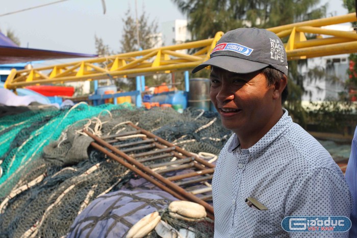 Ngư dân Trần Văn Mười: &quot;Anh em chúng tôi quan niệm, vùng biển mình mình cứ khai thác, Trung Quốc lợi dụng đưa ra những chính sách phi lí thì mặc họ&quot;. Ảnh: Hoàng Tuấn