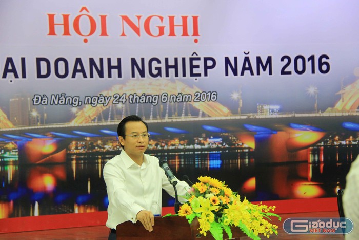 Bí thư Thành ủy Đà Nẵng Nguyễn Xuân Anh phát biểu tại buổi gặp gỡ, đối thoại với doanh nghiệp trên địa bàn Đà Nẵng vào ngày 24/6. Ảnh: Hoàng Tuấn