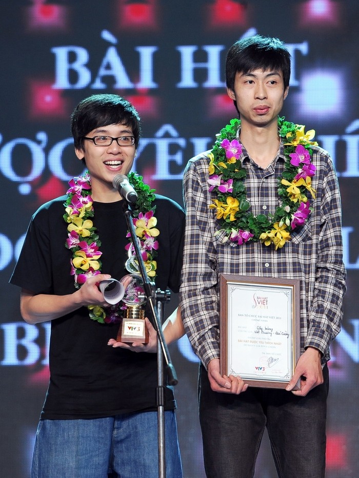 Giải Bài hát yêu được yêu thích nhất do khán giả bình chọn đã trao cho hai nhạc sĩ trẻ Võ Việt Phương và Nguyễn Đức Cường.