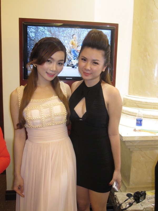 Bạn gái của Quang Hà (phải) là bạn thân thiết của Hà Vy.