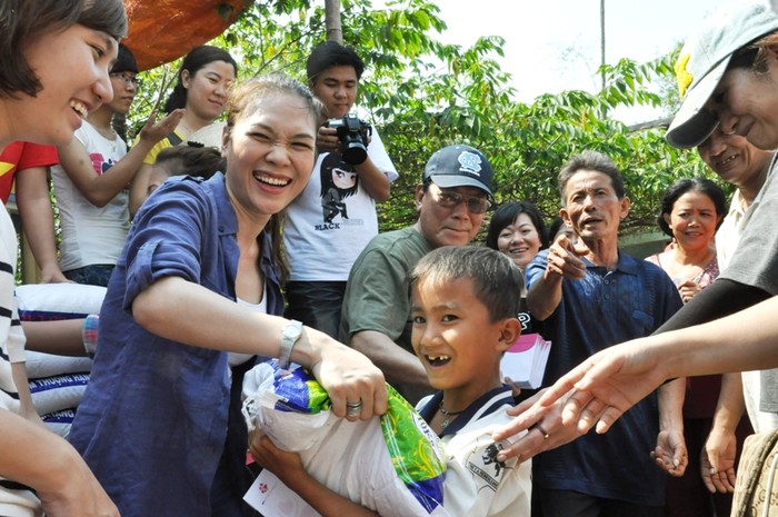 "Con cám ơn cô Tâm. Tết này nhà con đầy đủ hơn rồi".