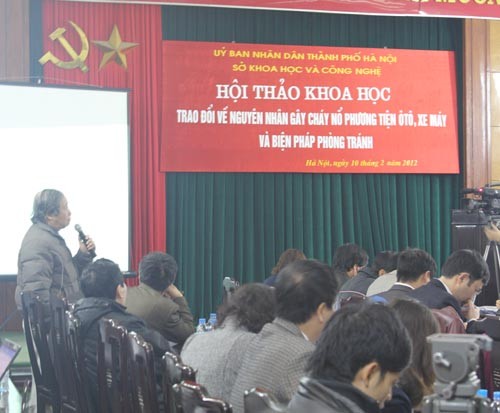 Hội thảo diễn ra với sự tham gia của nhiều nhà khoa học, nhiều chuyên gia... nhằm mổ xẻ để tìm ra nguyên nhân cháy xe hàng loạt trong thời gian gần đây