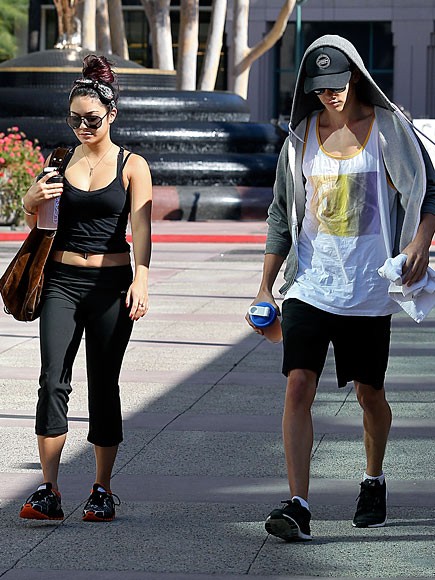 Một cặp đôi nữa của Hollywood là Vanessa Hudgens và Austin Butler thoải mái và khỏe khoắn trong những bộ đồ thể thao