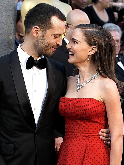 Natalie Portman và vũ công kiêm biên đạo múa Benjamin Millepied với đám cưới theo phong cách Do Thái với thực đơn toàn các món ăn chay.