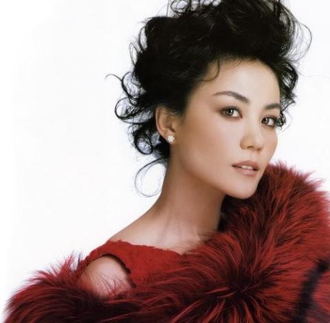 Diva Hồng Kông Vương Phi là cái tên không thể thiếu trong bất cứ bảng xếp hạng các ngôi sao quyền lực nào.