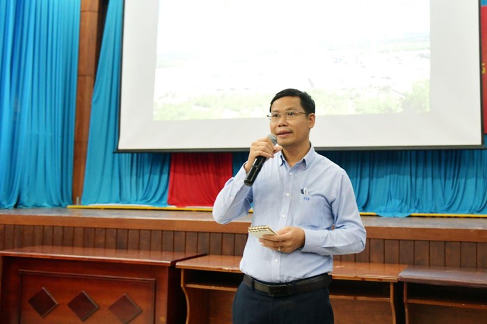 Ông Nguyễn Văn Nam – Phó Trưởng ban An toàn môi trường phát biểu tại buổi nói chuyện. Ảnh: BSR