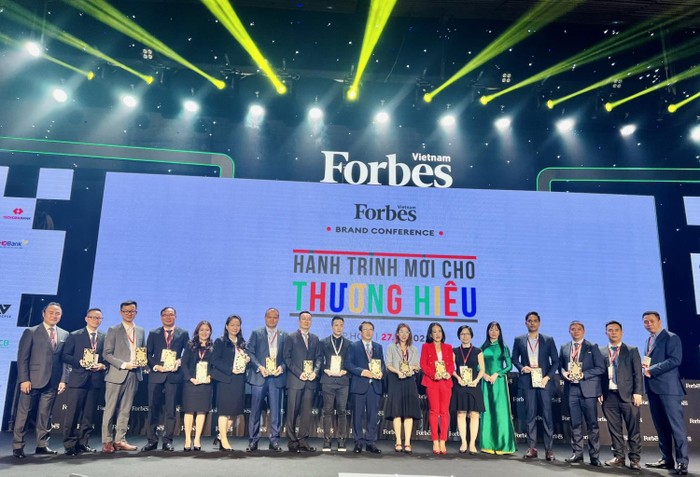 PVI vinh dự nhận giải thưởng Top 25 Thương hiệu tài chính dẫn đầu năm 2021 do Forbes bình chọn. Ảnh: PVN