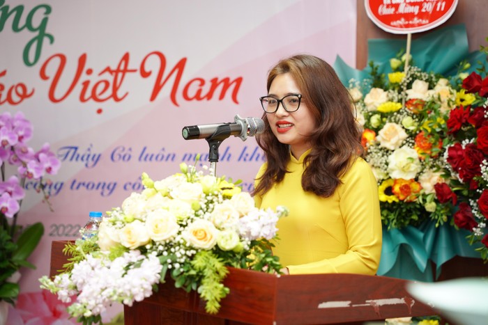 Tiến sĩ Trần Diễm Hằng - Trưởng Khoa Du lịch, Trường Đại học Hòa Bình phát biểu cảm nghĩ tại buổi lễ. Ảnh: Việt Anh