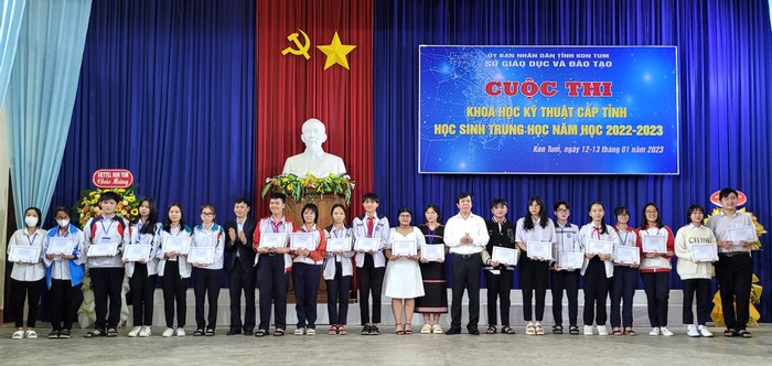 Bế mạc và trao giải Cuộc thi Khoa học, kỹ thuật cấp tỉnh dành cho học sinh trung học tỉnh Kon Tum, năm học 2022 - 2023. Ảnh: Đắc Vinh