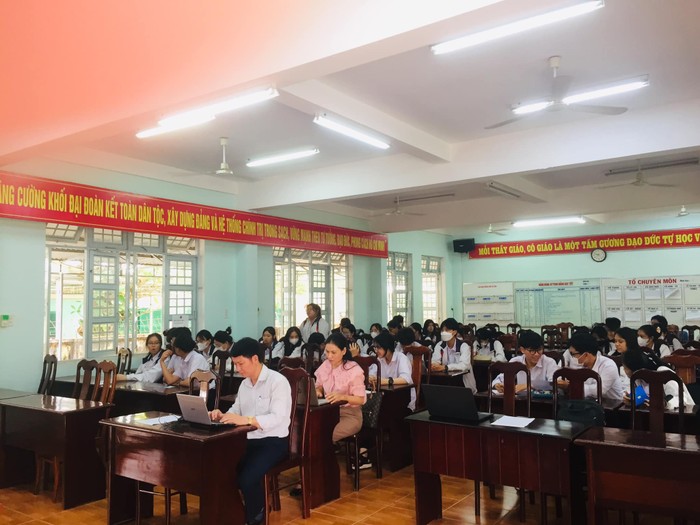 Trường Trung học phổ thông Kon Tum tổ chức buổi đối thoại với học sinh 12 toàn trường. Ảnh: Trường Trung học phổ thông Kon Tum