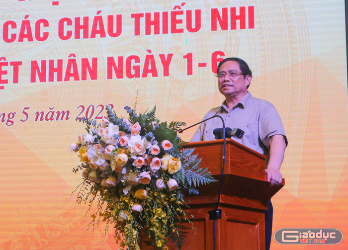 Thủ tướng Phạm Minh Chính phát biểu buổi gặp mặt, động viên và tặng quà các cháu thiếu nhi có hoàn cảnh đặc biệt. Ảnh: DN