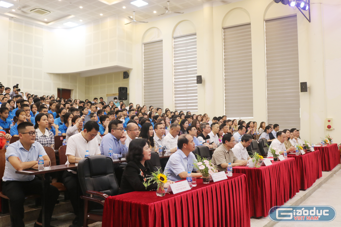 Toàn cảnh buổi nói chuyện của Thủ tướng tại Trường Cao đẳng sư phạm Trung ương. Ảnh: DN