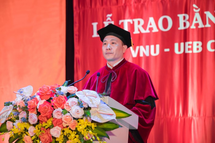 Phó giáo sư, Tiến sĩ Lê Trung Thành - Hiệu trưởng Nhà trường