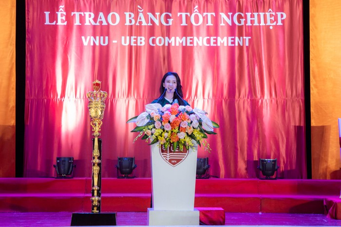 Em Phạm Thị Trà Anh, sinh viên lớp QH2019E TCNH – CLC 4 đại diện cho các tân cử nhân chia sẻ