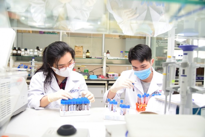 Năm 2023, Trường Đại học Khoa học và Công nghệ Hà Nội (USTH) lần đầu tiên đào tạo ngành Dược học trình độ đại học với 2 định hướng chính là “Dược lâm sàng” và “Công nghiệp Dược”