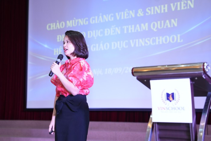 Phó tổng Giám đốc Nhân sự - Đào tạo Vinschool bà Nguyễn Thu Hường chia sẻ tại chương trình chào mừng.