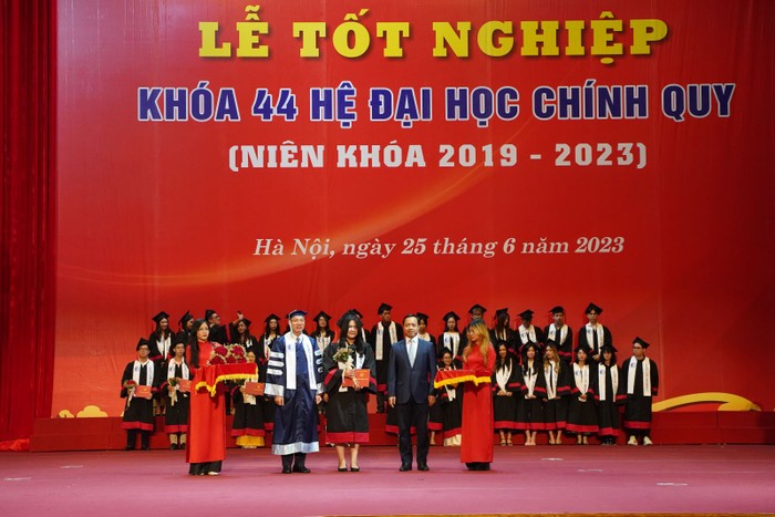Trường Đại học Luật Hà Nội tổ chức Lễ tốt nghiệp Khoá 44 hệ đại học chính quy, niên khoá 2019 - 2023. Ảnh: website nhà trường