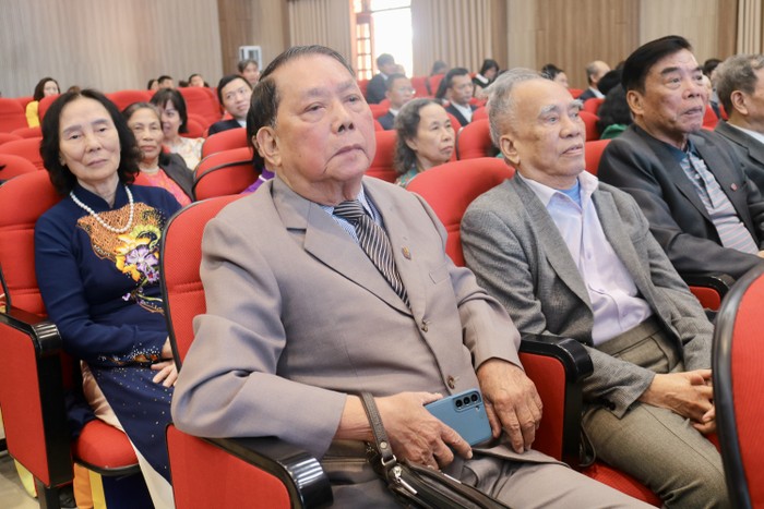 Lễ kỉ niệm 125 ngày truyền thống Trường Đại học Công nghiệp Hà Nội có sự góp mặt của đông đảo các cựu sinh viên qua nhiều thế hệ cùng về dự