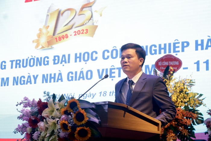 Tiến sĩ Kiều Xuân Thực - Hiệu trưởng Trường Đại học Công nghiệp Hà Nội phát biểu