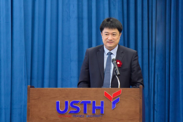 Giáo sư, Tiến sĩ Chu Hoàng Hà, Phó Chủ tịch Viện Hàn lâm Khoa học và Công nghệ Việt Nam, Chủ tịch Hội đồng trường USTH