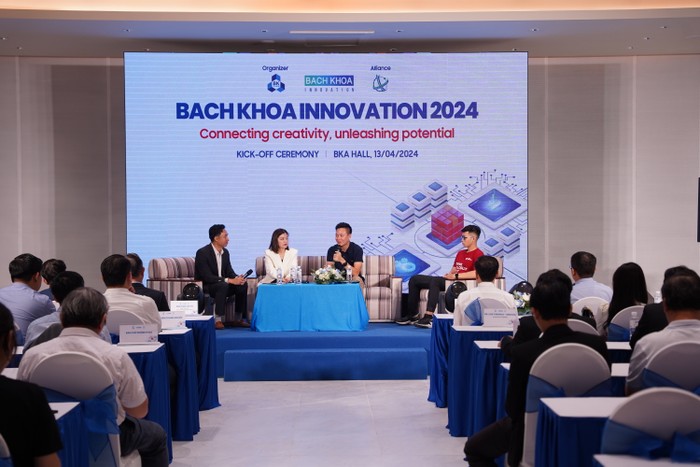 5. Tọa đàm chia sẻ giữa chuyên gia, star-up, đội thi BKI2023 với người tham dự.JPG